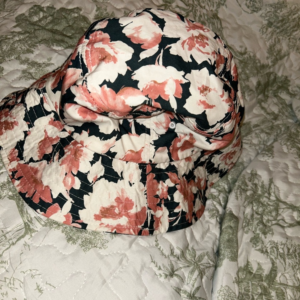NWT Abercrombie & Fitch Floral Bucket Hat